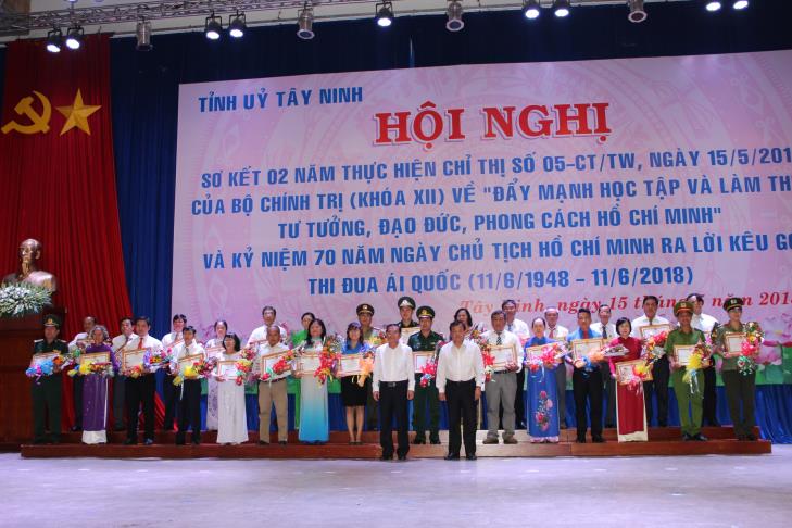 Sơ kết 02 năm thực hiện Chỉ thị số 05-CT/TW của Bộ Chính trị và Kỷ niệm 70 năm ngày Chủ tịch Hồ Chí Minh ra Lời kêu gọi Thi đua ái quốc