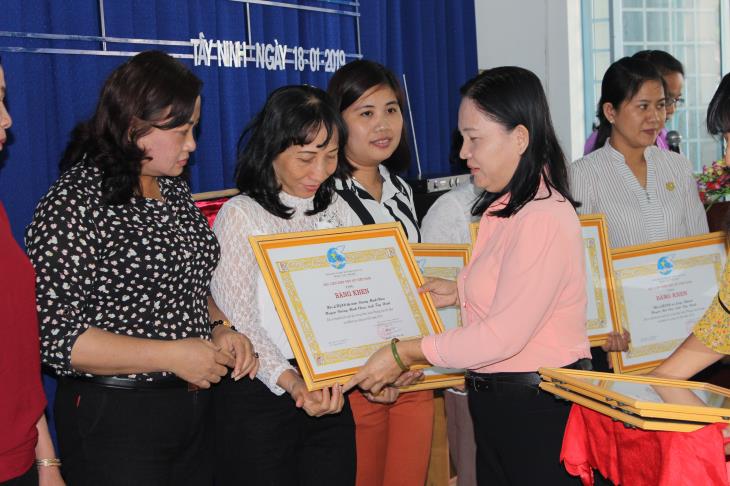Phụ nữ Tây Ninh dẫn đầu phong trào thi đua Hội Liên hiệp Phụ nữ Việt Nam