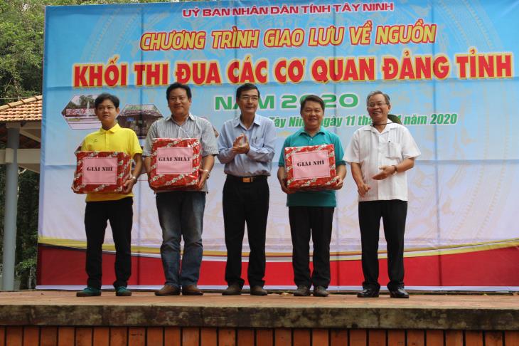 Khối Thi đua các Cơ quan Đảng tỉnh Tây Ninh tổ chức giao lưu, về nguồn